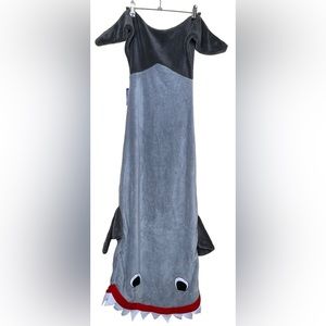 BLANKIE TAILS: Wearable Shark Blanket